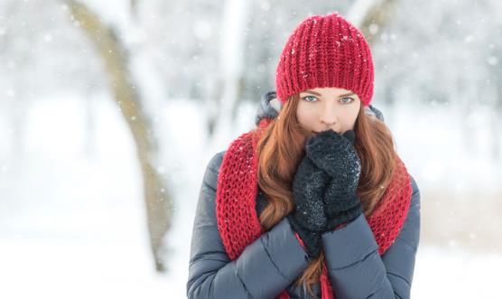 冬季穿衣不是越多越好 冬季养生要保三暖防烫伤
